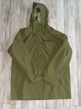Patagonia Men’s Hooded Rain Jacket - Olive Green (Brand New)